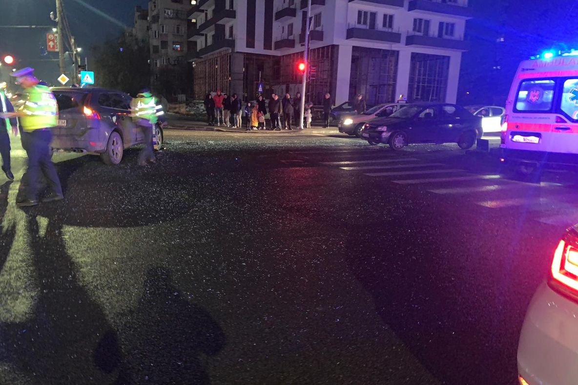 Patru răniți, între care doi copii, în urma unui accident la Craiova