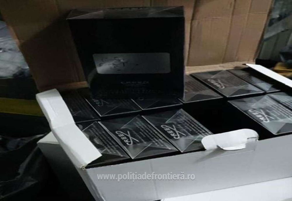 Doi turci au încercat să introducă ilegal în ţară peste 2.000 de articole contrafăcute