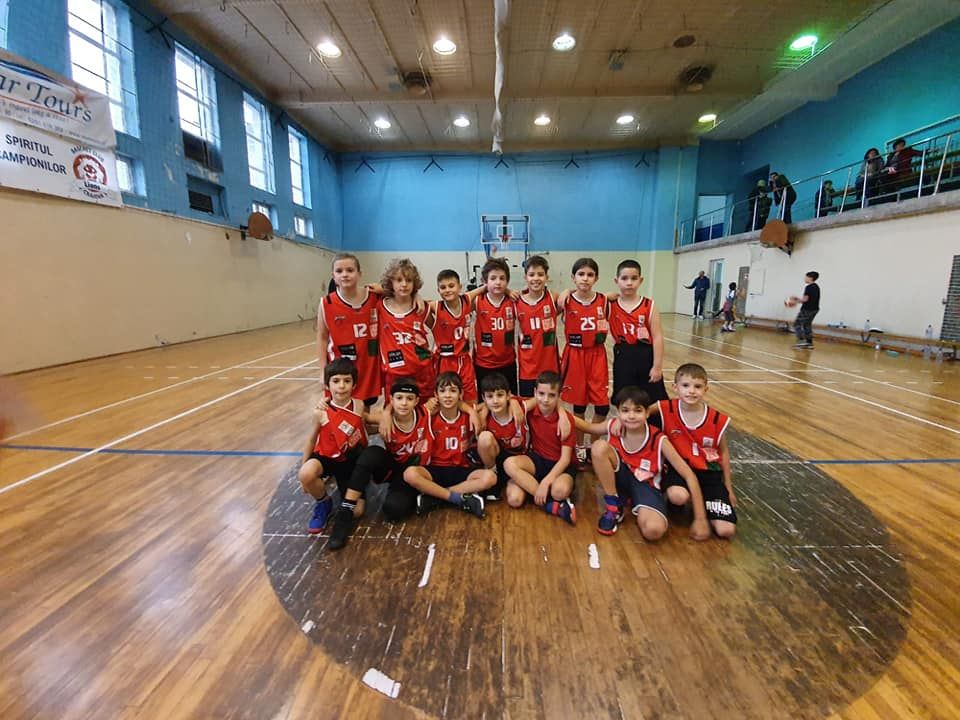 Petrecere de Crăciun pentru micii baschetbaliști ai Craiovei