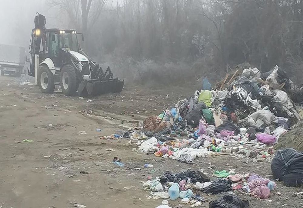 Mai multe instituții din Dolj încearcă să scoată o zonă de lângă Craiova de sub munții de gunoi