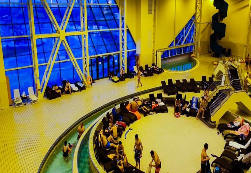 FOTO. Doljenii au făcut mișcare, după mesele copioase, la Water Park Craiova