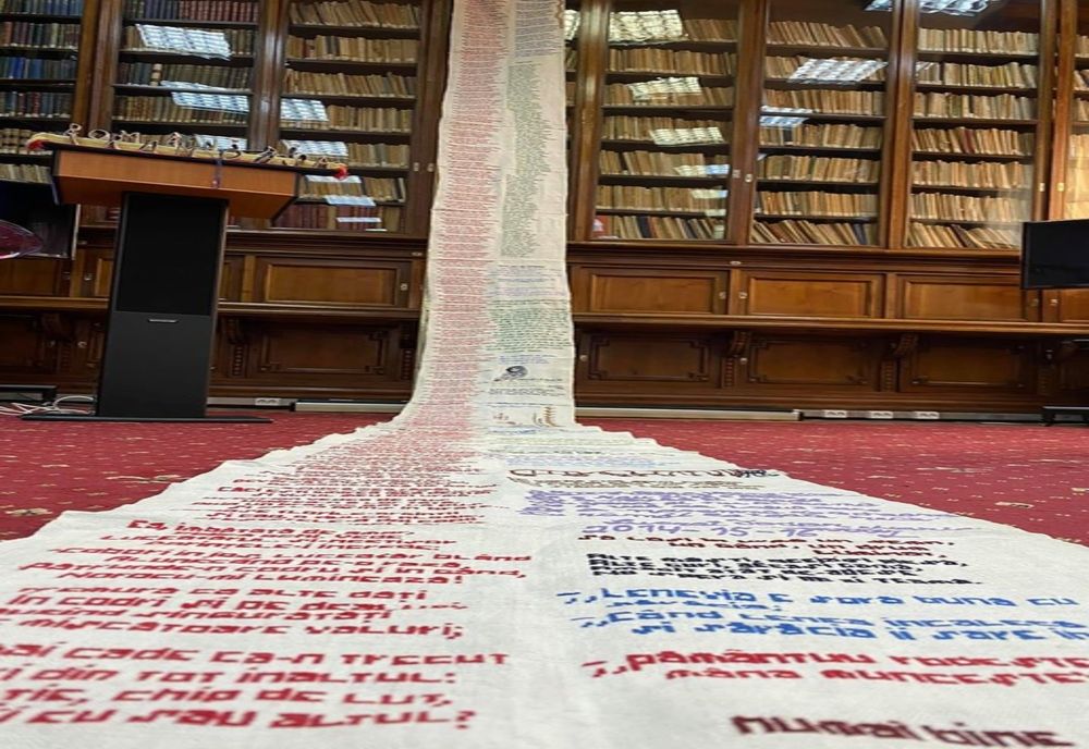 Luceafărul țesut pe 7 metri de pânză, lucrare expusă la Biblioteca Aman din Craiova