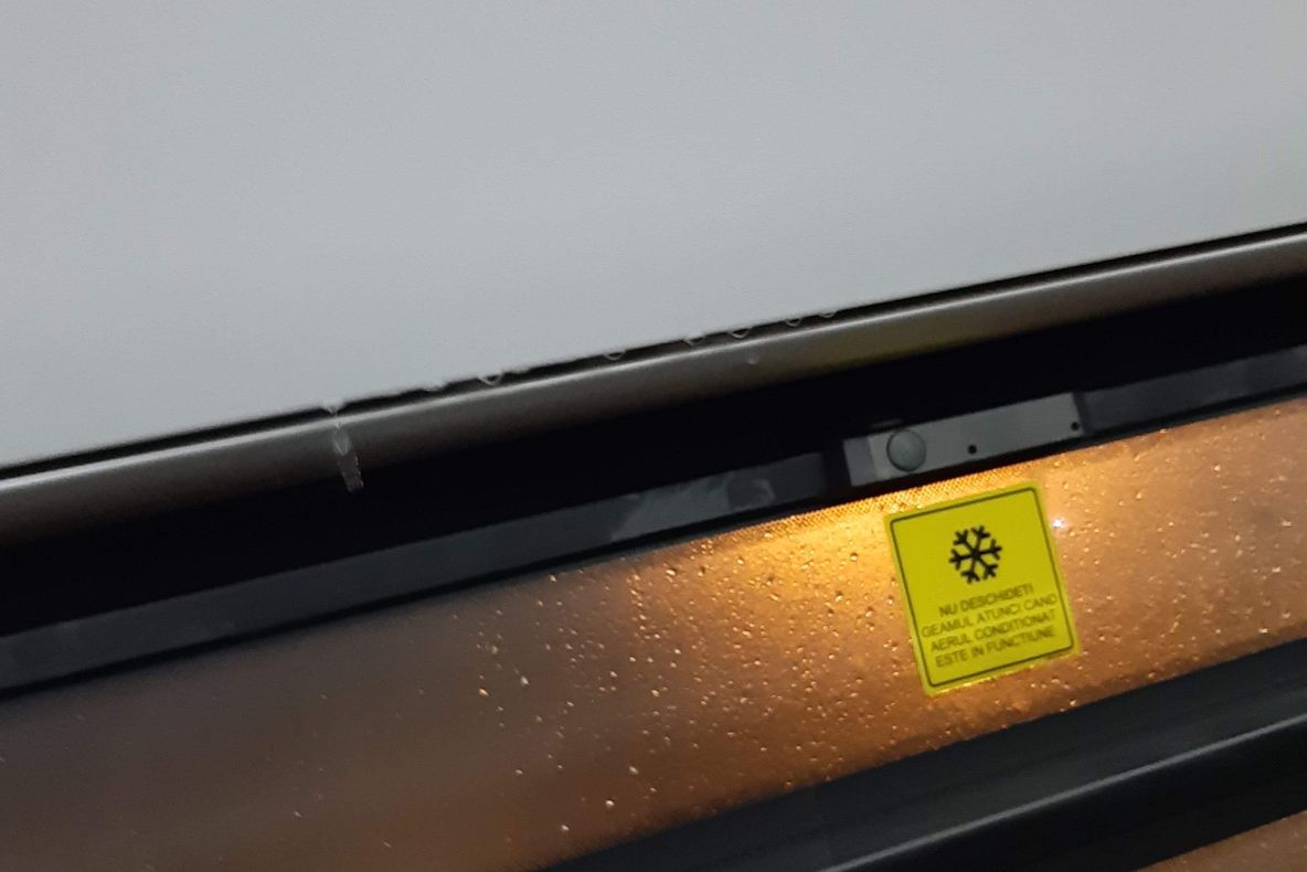 Noile autobuze din Craiova au deja probleme. "Plouă în ele"