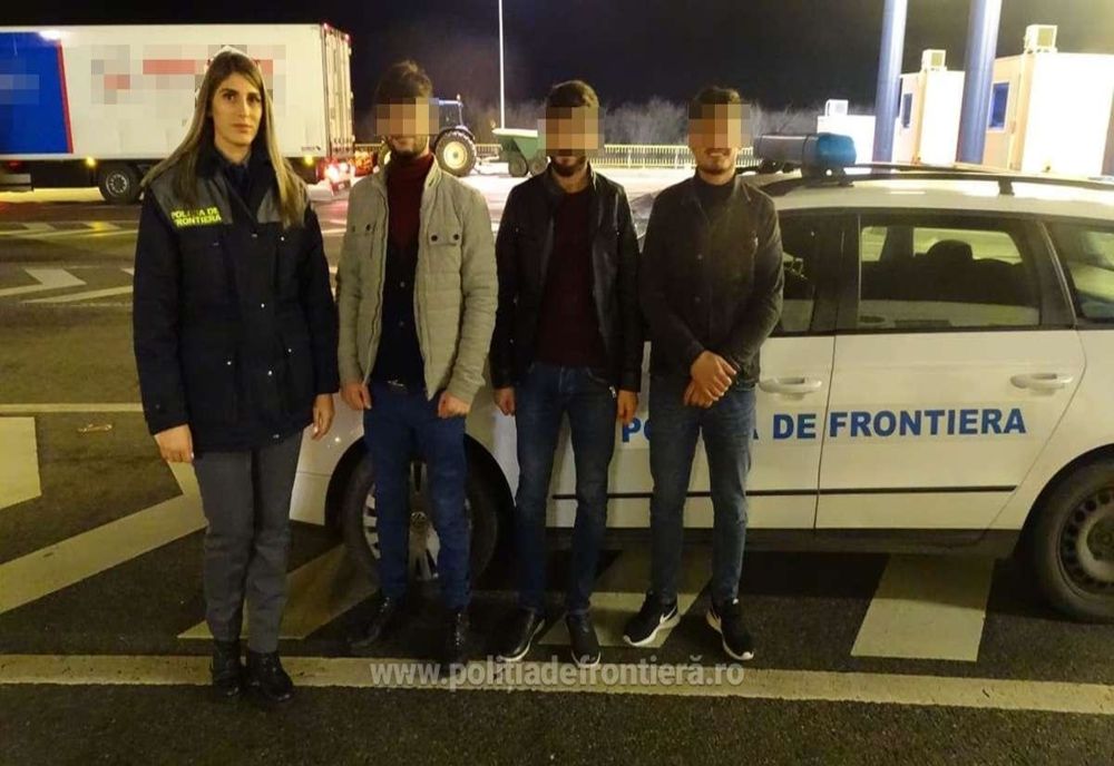 Trei turci prinși cu acte false la Vama Calafat 