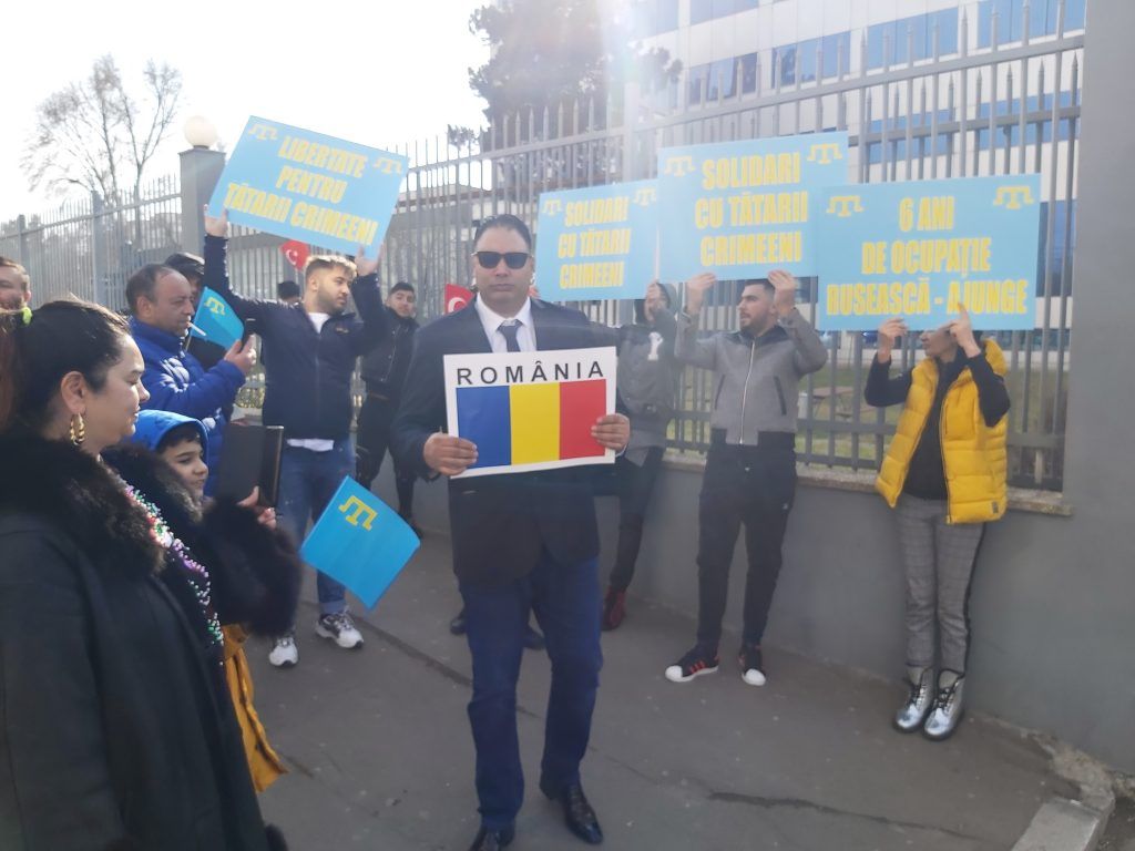 Protest la liceul din Dăbuleni. Elevii și părinții cer demisia directorului, după ce nouă copii au ajuns cu stări de rău la spital