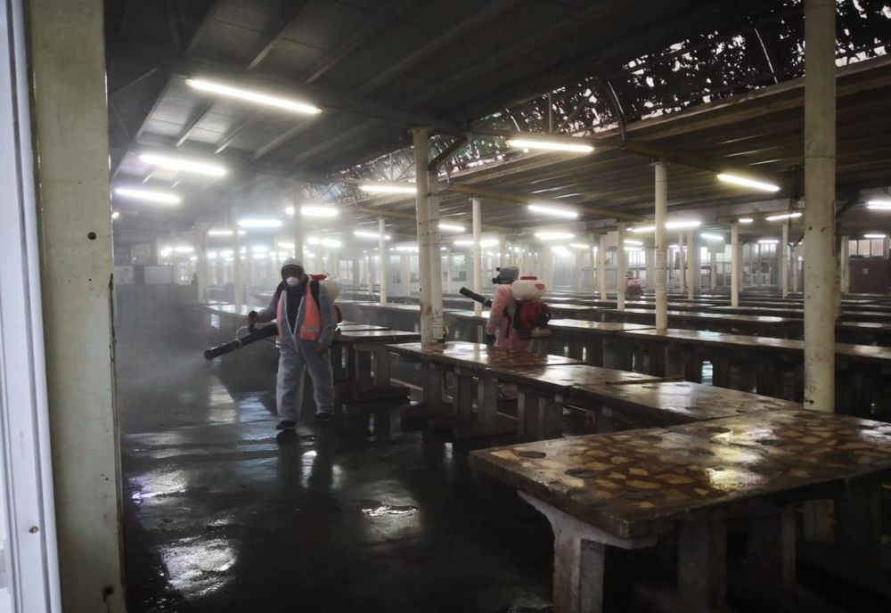 VIDEO. Curățenie generală și igienizare în piețele din Craiova