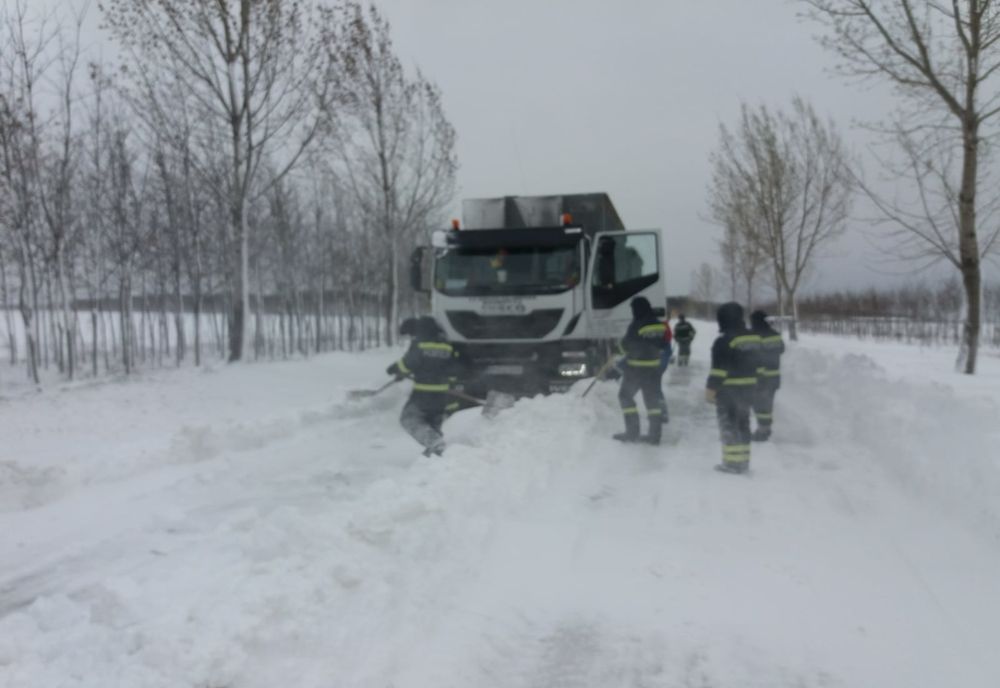 Drumuri județene din Dolj greu de deszăpezit din cauza viscolului 