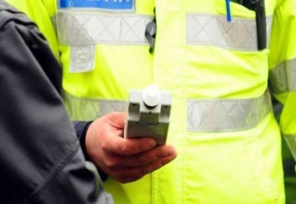 Impact între o mașină și o căruță. Un doljean a ajuns la spital  