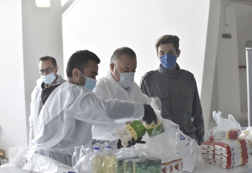 Craiova: 5.850 de persoane primesc pachet cu produse alimentare pentru Paște  