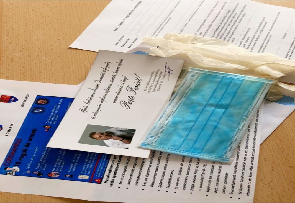 Unde-i lege nu-i tocmeală. Protecție, într-un oraș din Dolj, cu măști și felicitări trimise în plic 