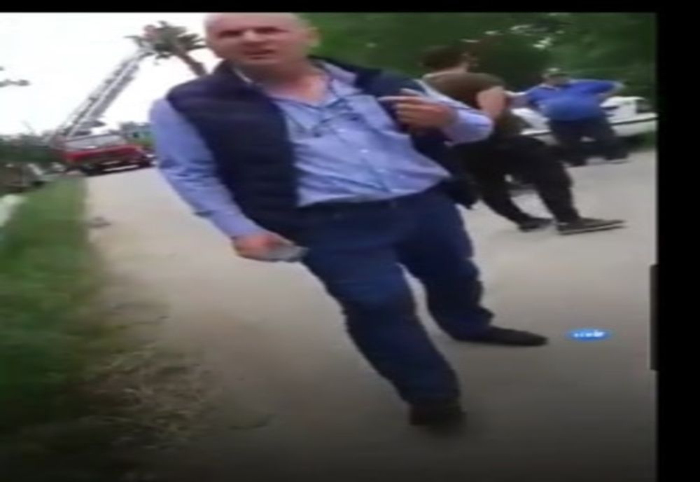 VIDEO. Viceprimarul unei comune din Dolj, filmat în timp ce lovește un cetățean. Poliția a deschis dosar penal pentru purtare abuzivă 