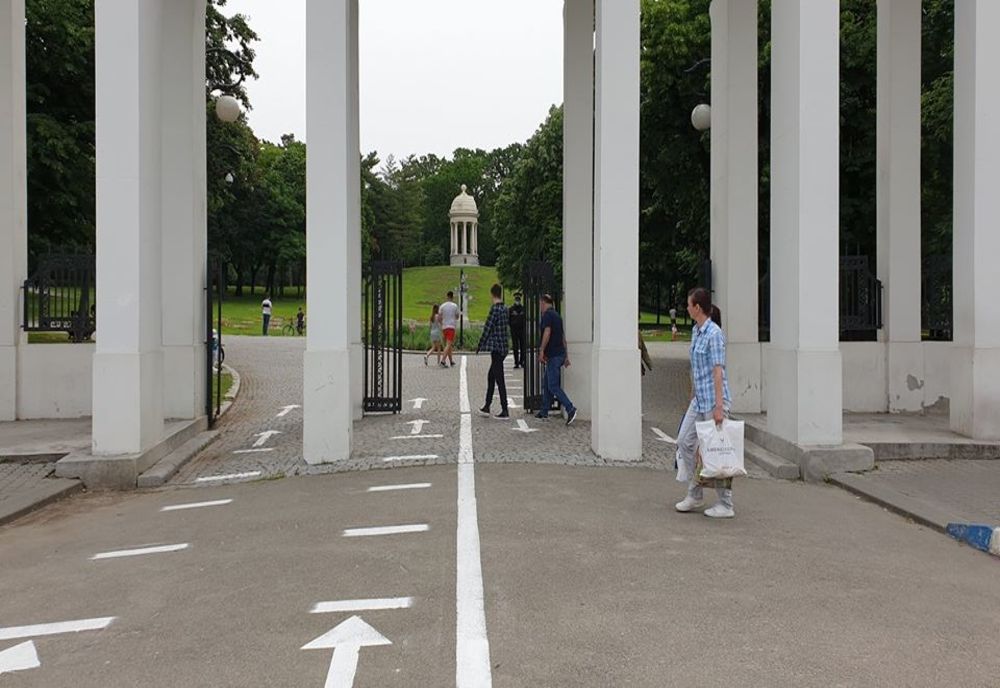 Craiova: Accesul în parcuri se face prin toate punctele de intrare. Păstrarea distanței trebuie respectată 