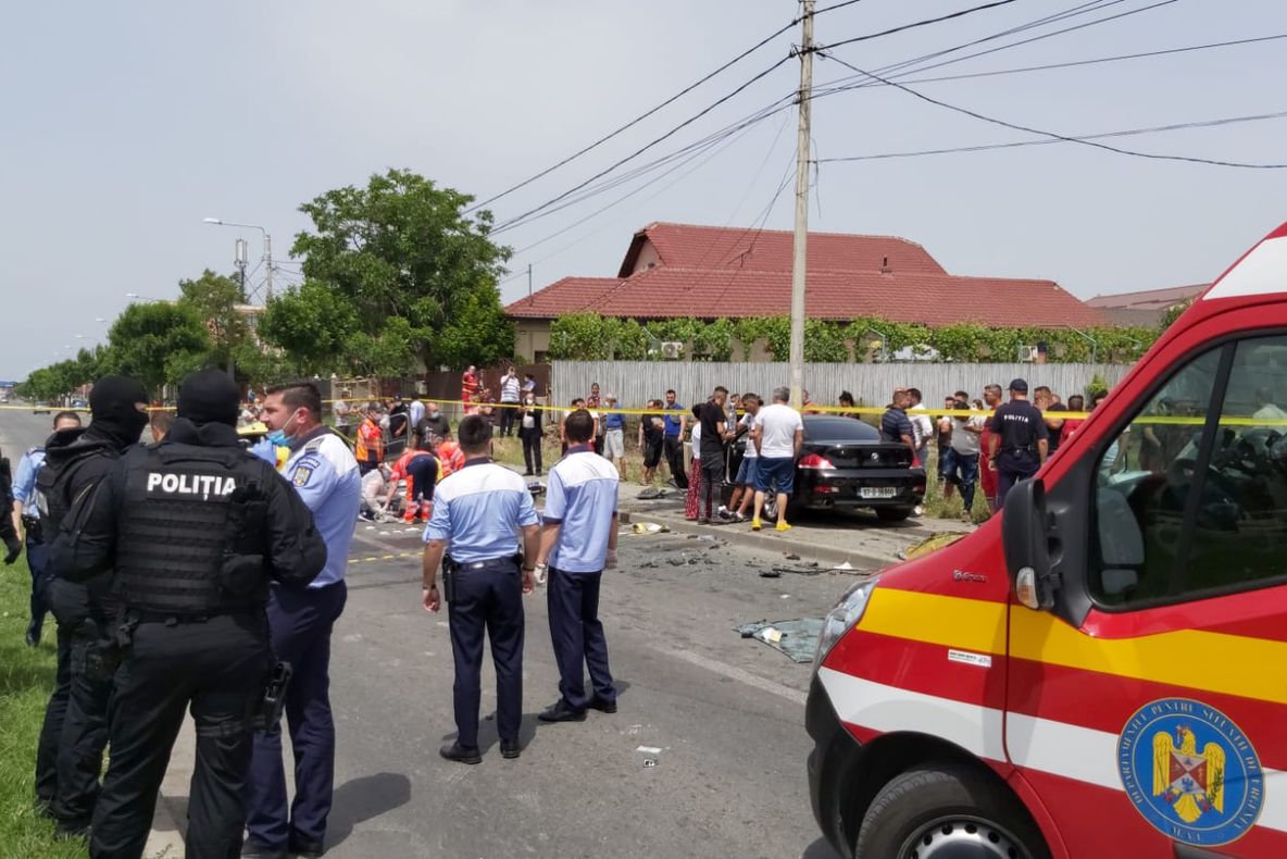 Craiova: Două persoane au murit în urma impactului dintre un taxi și un autoturism. Copil de 7 ani, în stare gravă la spital