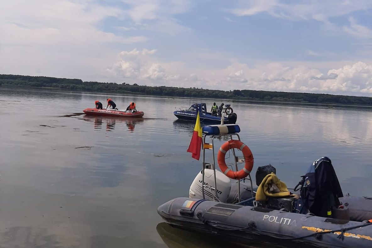 Pată de petrol, pe Dunăre, în dreptul Mânăstirii Maglavit din județul Dolj