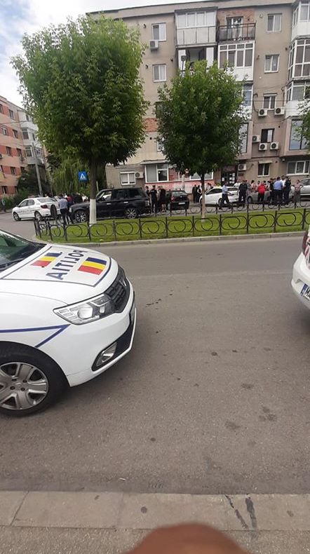 9 bărbaţi au fost reţinuţi după răfuiala din Craiova, de ieri. Alte patru persoane sunt căutate