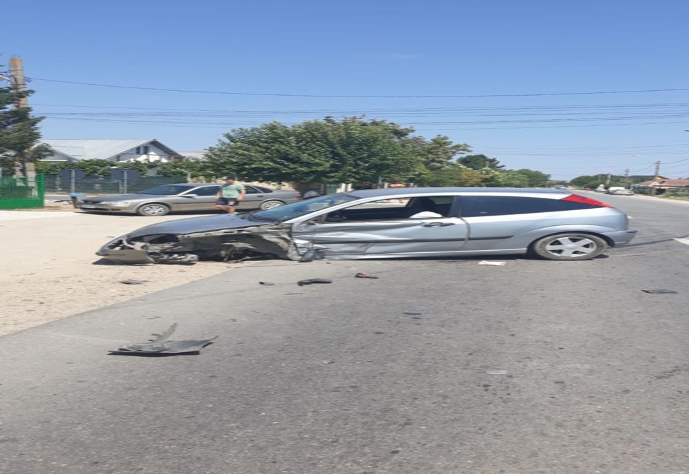 Doi tineri au ajuns la spital, duminică, în urma unui accident rutier produs în localitatea doljeană Malu Mare