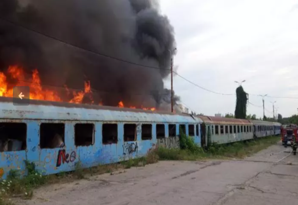 Un tren de călători a luat foc
