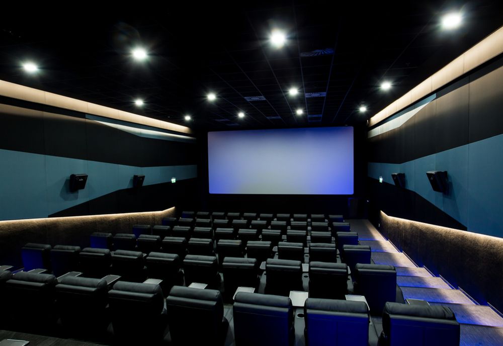 Se redeschid cinematografele şi teatrul din Craiova