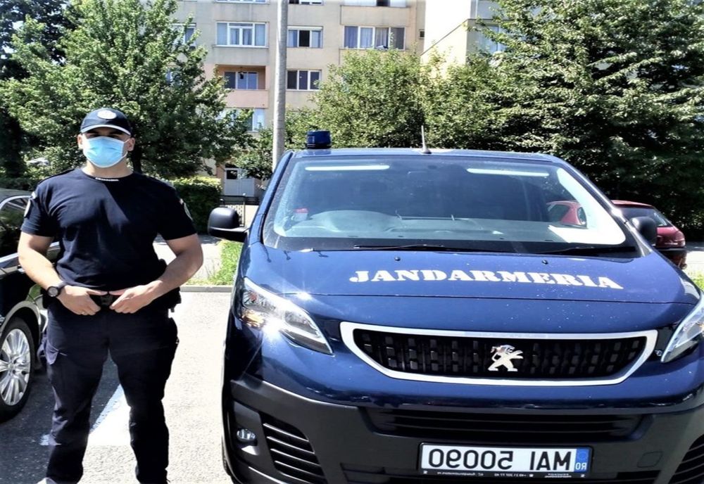 Dolj: 12 jandarmi aleargă pentru copiii cu autism