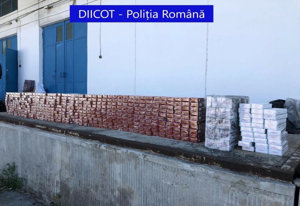 Reţea de contrabandişti de ţigări care îşi vindea marfa chiar în Piaţa Centrală, destructurată de DIICOT