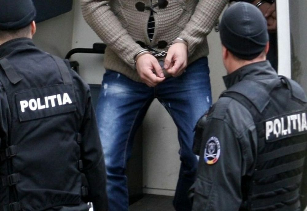 Procurorii l-au reţinut pe bărbatul din Dolj care şi-a omorât sora cu coada toporului