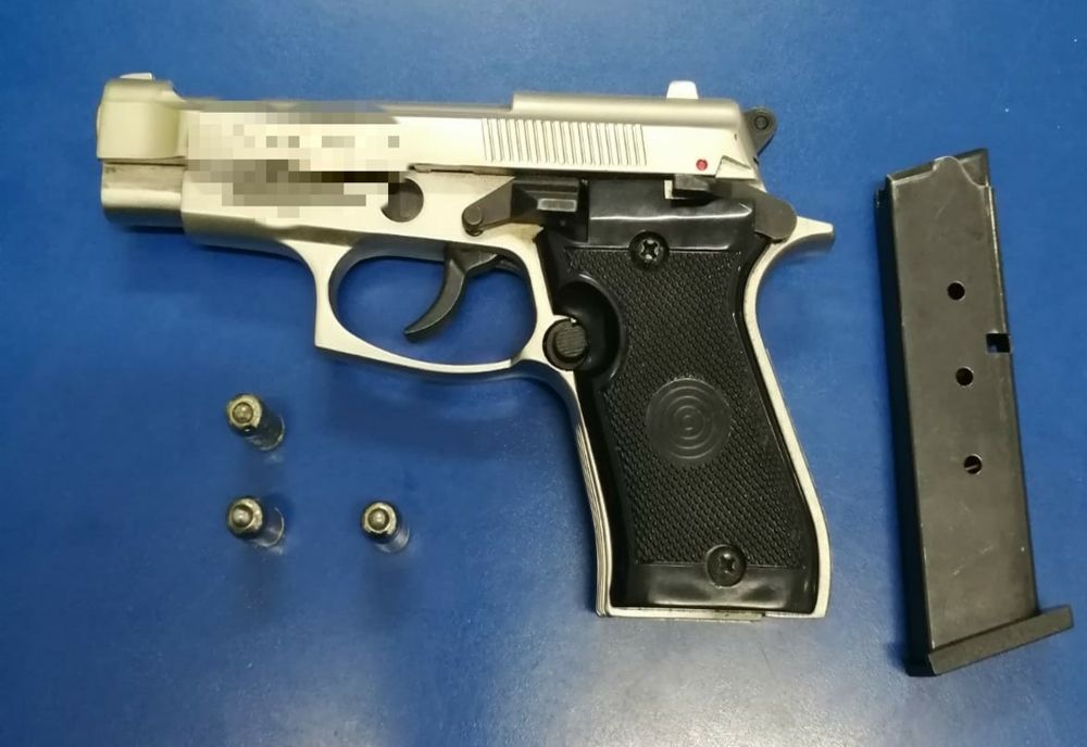 Pistol găsit la un bărbat din Craiova, urmărit cu maşina de poliţie