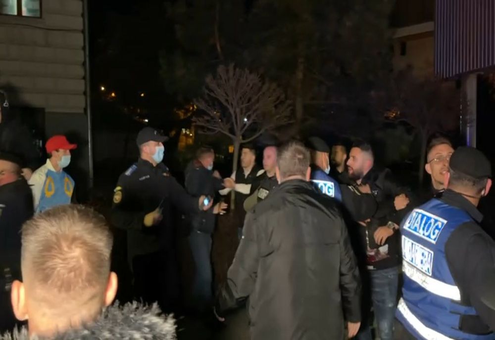 VIDEO. Bătaie la protestele anti-mască din Craiova. Poliţia a identificat scandalagiii
