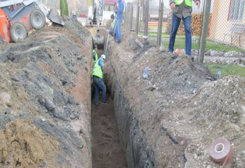 Au început lucrările la rețeaua de canalizare în cartierul Izvorul Rece, din Craiova