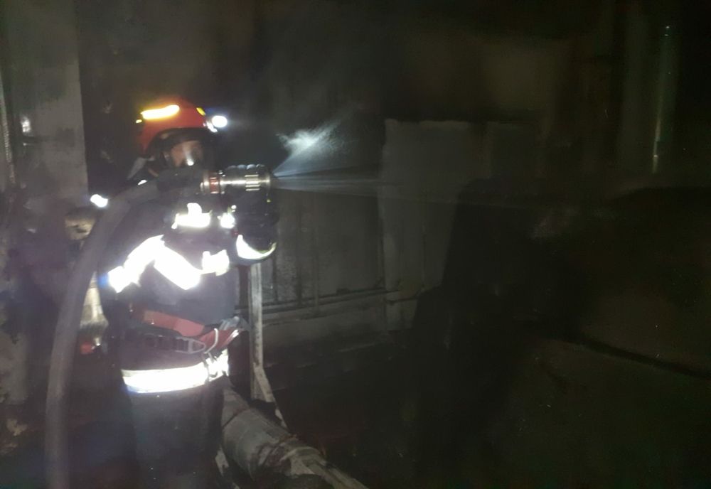 VIDEO: Pagubă pentru fostul ministru Radu Berceanu. Hala de producţie piscine pe care o are în Craiova,  distrusă de un incendiu