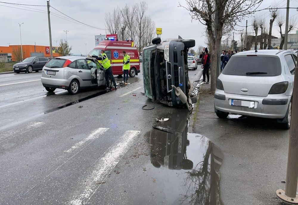 Craiova: Două persoane la spital, în urma unui accident rutier