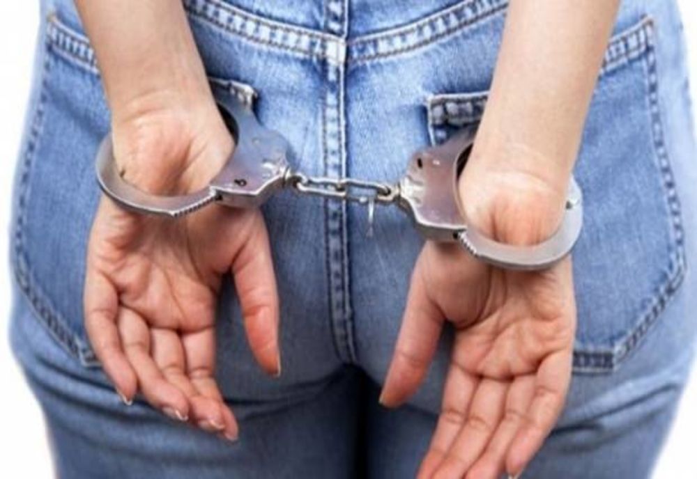 VIDEO. O femeie din Dolj, reţinută pentru că a înşelat firme din Olanda şi Franţa