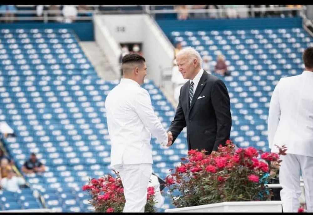 Tânărul care a absolvit atât Colegiul Militar Craiova, cât şi Acadmie din Annapolis (SUA)