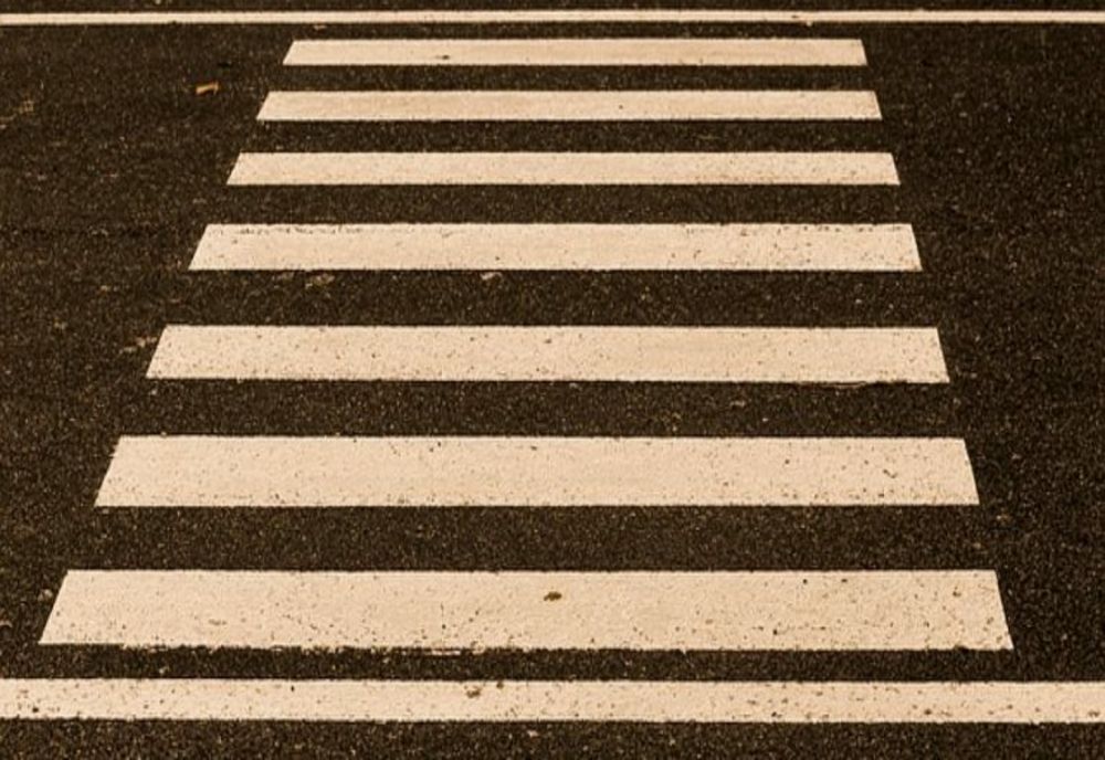 Fetiţă de 10 ani, lovită pe trecerea de pietoni, în Craiova. Şoferul este căutat