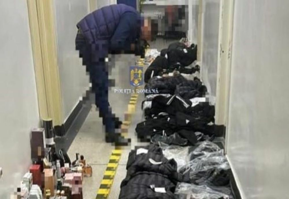 Dolj: Bijuterii din aur și argint, îmbrăcăminte, încălțăminte și parfumuri contrafăcute, găsite într-o maşină, la controlul vamal