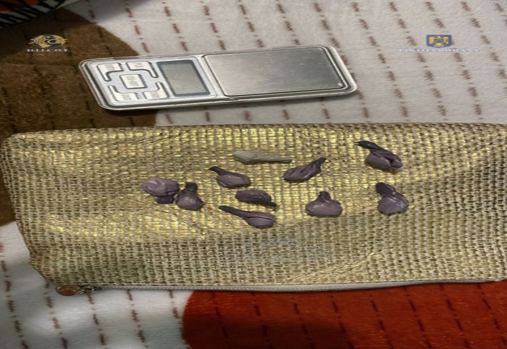 Prinşi în flagrant când vindeau cocaină, în Craiova