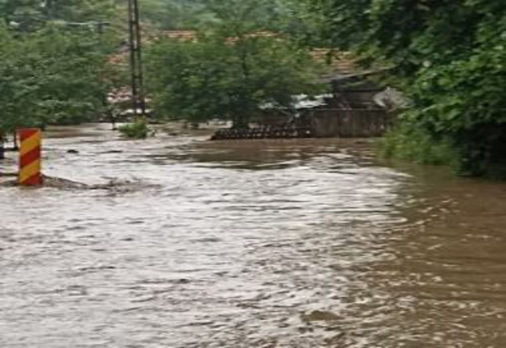 INHGA: COD PORTOCALIU ȘI COD GALBEN DE INUNDAȚII PE RÂURI DIN 15 JUDEȚE
