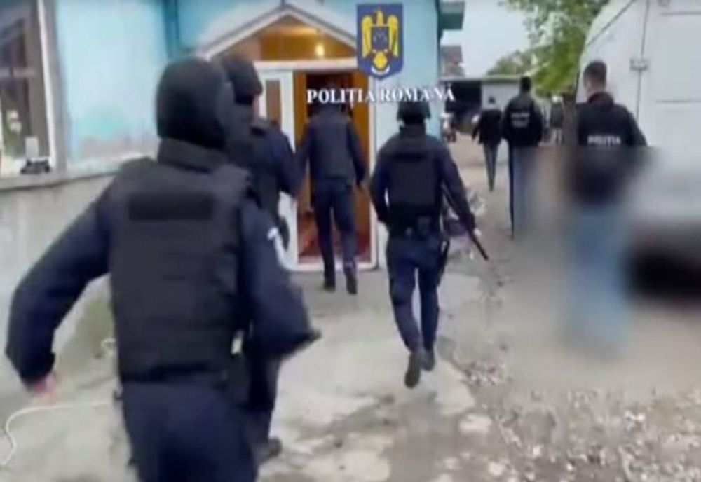 Percheziţii la traficanţii de droguri din Craiova
