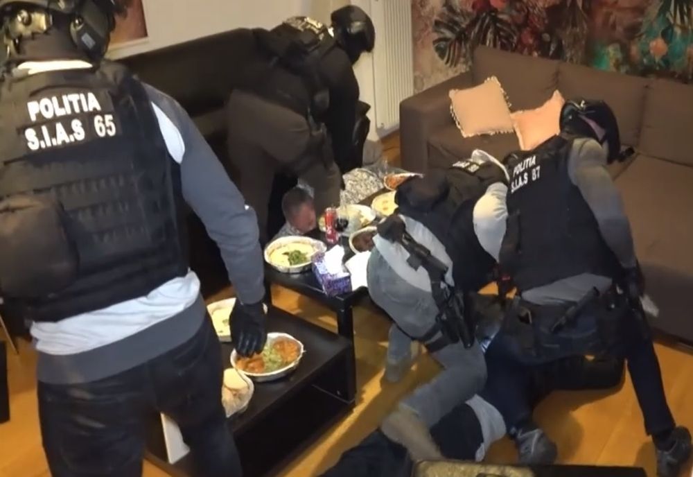 Rețea uriașă de traficanți de migranţi, în vizorul DIICOT