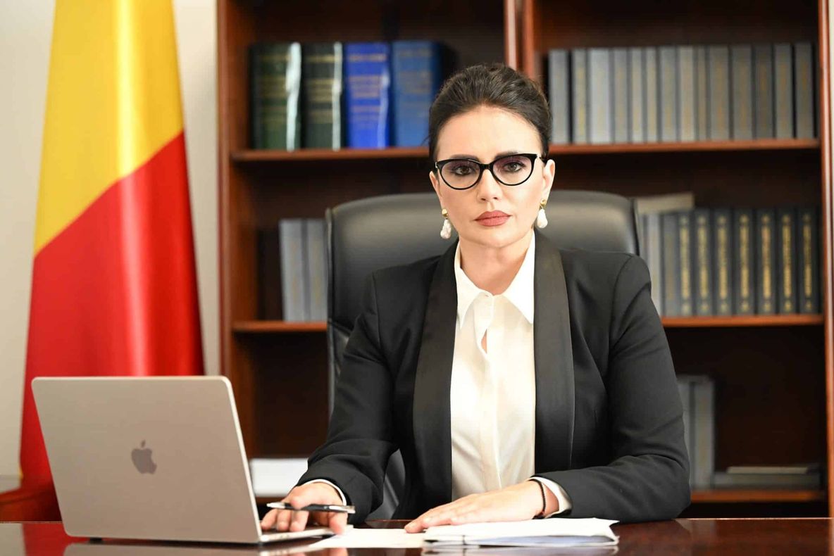 LAURA GHERASIM, DEPUTAT AUR, ACUZĂ TĂCEREA INSTITUȚIONALĂ ÎN FAȚA PARLAMENTULUI. CUM PUTEȚI DEPUNE O PETIȚIE