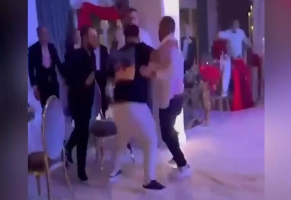 BĂTAIE CU CUȚITE LA O NUNTĂ DIN CRAIOVA