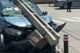 Accident rutier în Craiova. O tânără de 19 ani a fost rănită după ce a lovit un stâlp