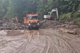 Circulație restricționată pe Transalpina, după ploile torențiale. Aluviunile au acoperit carosabilul VIDEO