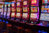 Lovitură pentru industria păcănelelor: încă un oraș din România scoate jocurile de noroc din cartiere