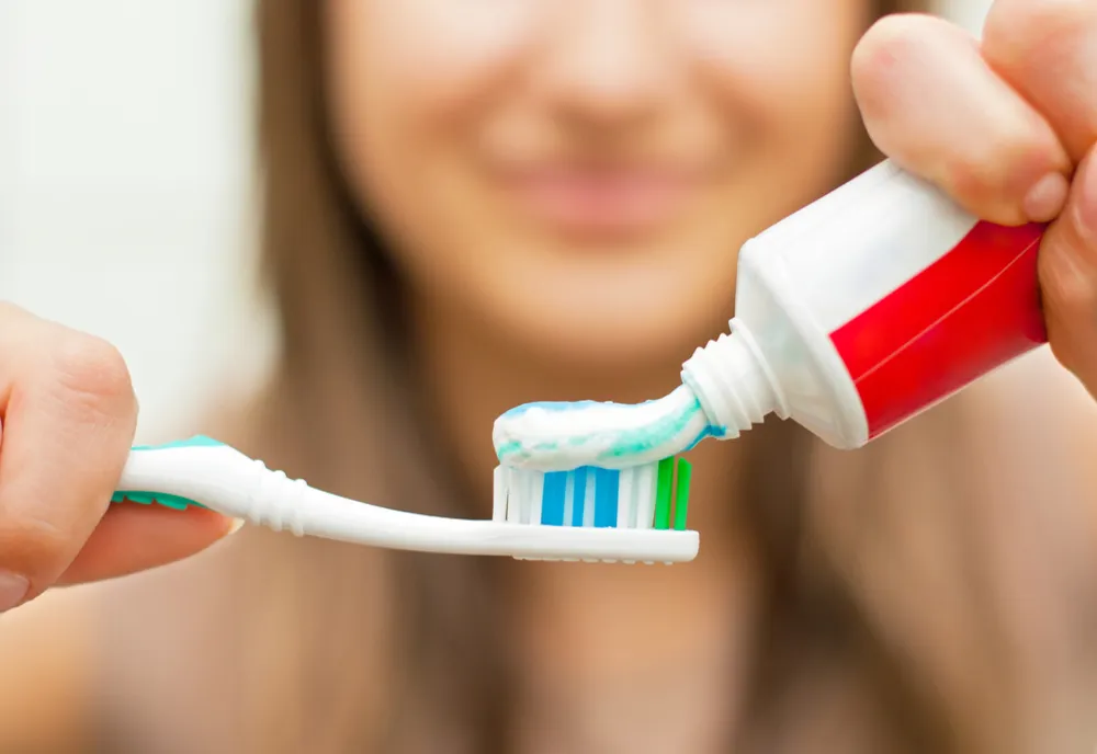 Detergent de rufe, pastă de dinţi şi săpun, distribuite craiovenilor nevoiaşi