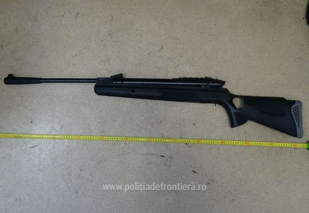 Pușcă deținută ilegală, descoperită în bagajul unui tânăr la Frontiera Calafat