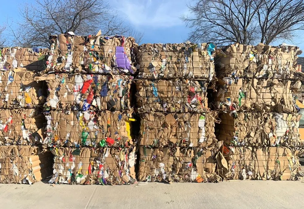 Mii de tone de deșeuri reciclabile colectate în Craiova. 200 de containere amplasate în 70 de locații din oraș   