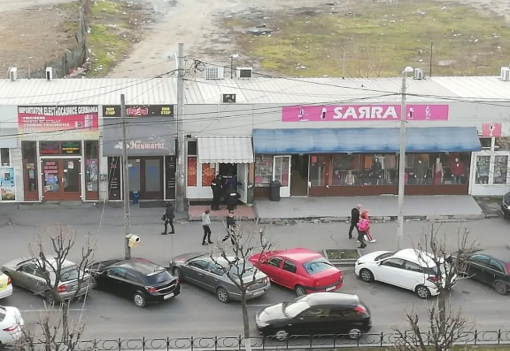 Săli de jocuri, magazine și zeci de mașini, verificate de polițiștii craioveni 