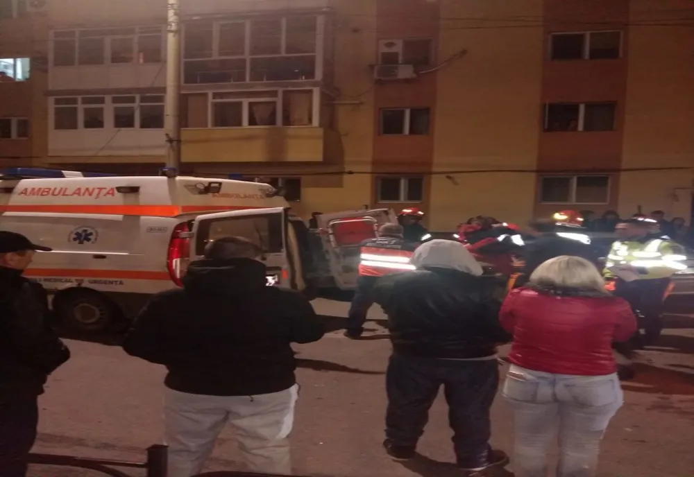 O femeie din Craiova a ajuns la spital în urma impactului dintre două mașini 