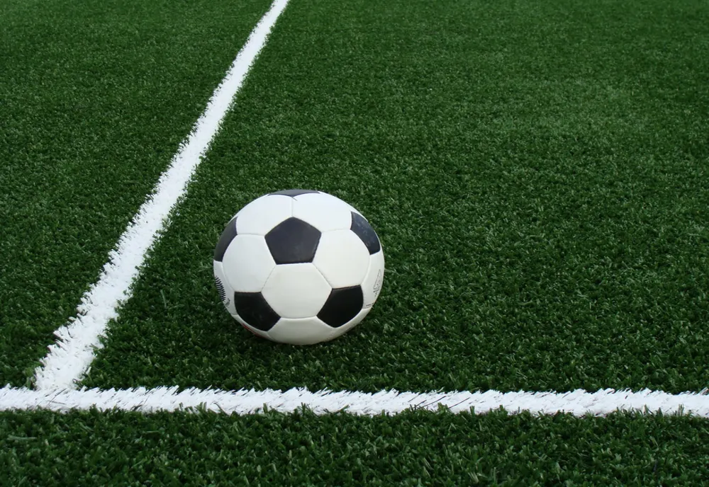 Clubul de fotbal Universitatea Craiova a anunțat că în staff-ul echipei au fost confirmate pozitiv două cazuri de COVID-19