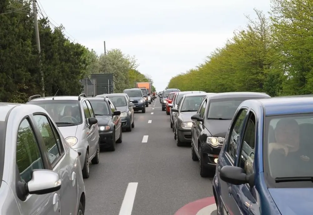 Coloană de mașini pe DN1, pe ambele sensuri de mers